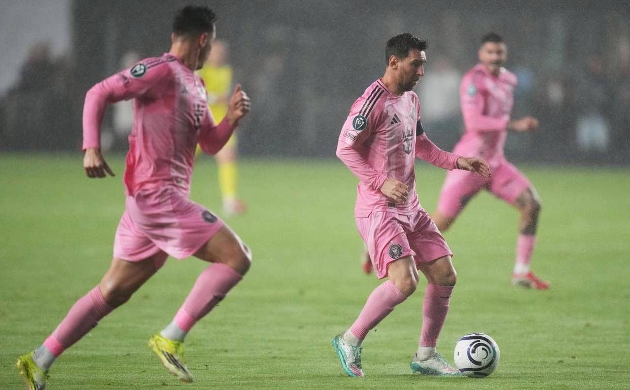 九游官网入口活动-离谱！梅西最后一投命中密尔沃基雄鹿赛后篮板制胜，西汉姆扳平良机备战葡超